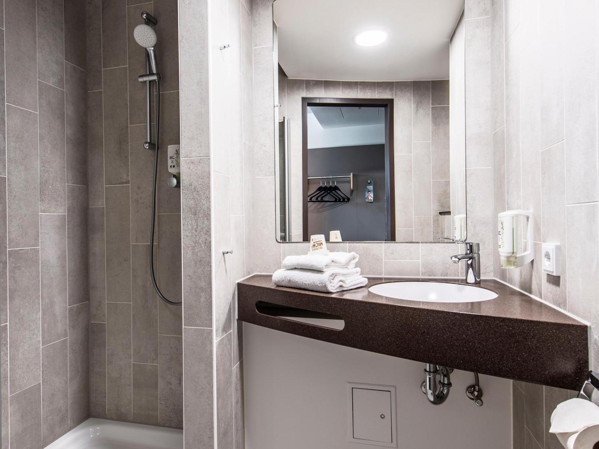 B&B Hotel Augsburg-Nord Εξωτερικό φωτογραφία